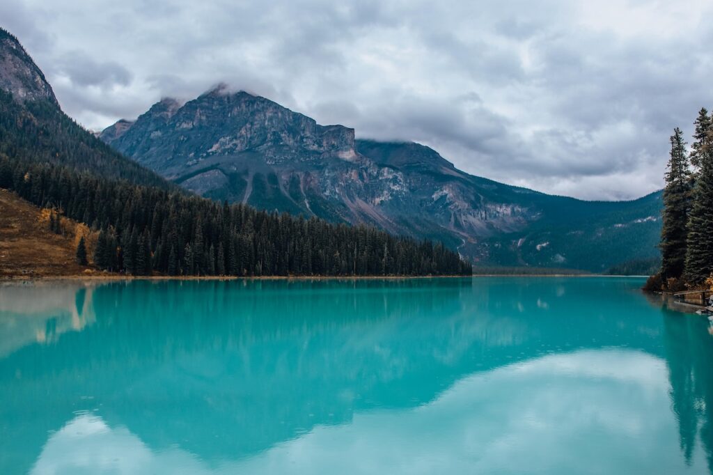 emerald lake hike